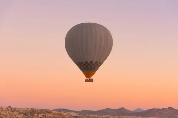 Flygande Ballong Solnedgång Himmel Kappadokien Turkiet — Stockfoto