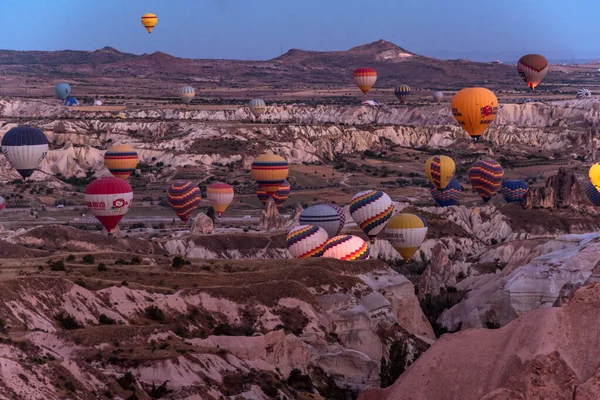 Luchtballonnen Vliegen Hoog Lucht Cappadocië Turkije — Stockfoto