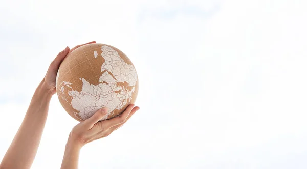 Cartaz Conceitual Pessoa Segurando Globo Terrestre Isolado Fundo Branco — Fotografia de Stock