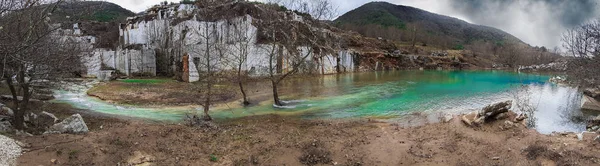 Paisagem Montanhas Com Rio Inundado Primavera — Fotografia de Stock