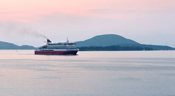 Paisaje Marino Atardecer Con Crucero — Foto de Stock