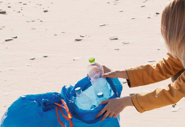 Close View Woman Gathering Plastic Bottles Beach — Stock Photo, Image