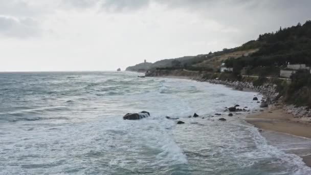 Vista Aérea Las Olas Del Mar Estrellándose Orilla Durante Tormenta — Vídeos de Stock