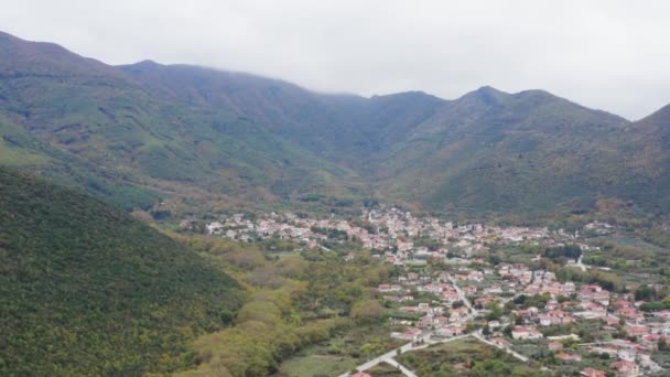 Vista Aérea Del Pueblo Rural Griego Los Campos Durante Otoño — Vídeos de Stock