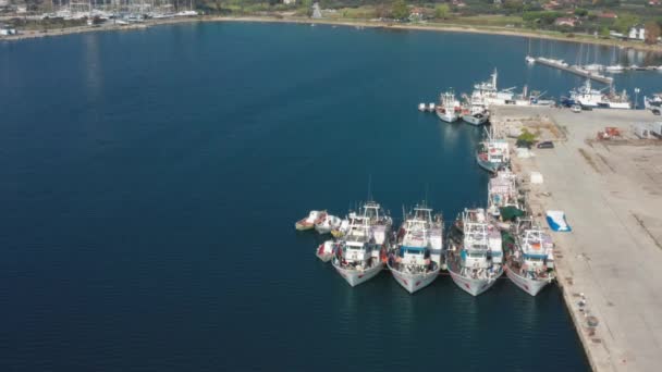 Barcos Pesca Industrial Nas Docas Drone Tiro Voar Sobre Porto — Vídeo de Stock