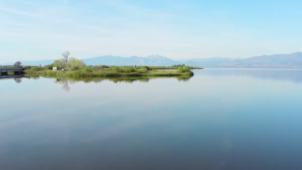 Vista Aérea Lago Durante Dia — Vídeo de Stock