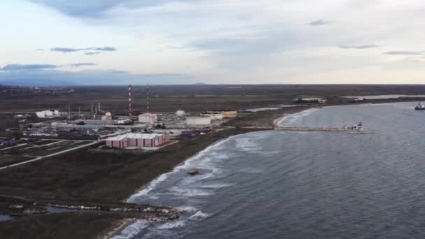 Luchtfoto Van Plant Aan Zee — Stockvideo