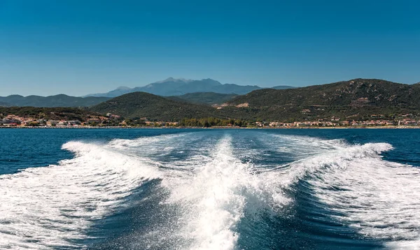Visa Yacht Trail Havsytan Från Baksidan Båten — Stockfoto