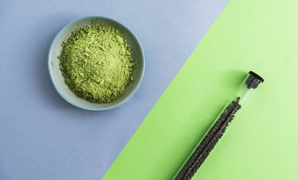Babchi Samen Glasröhrchen Und Grünem Tee Matcha Pulver Naturkosmetik Zutaten — Stockfoto