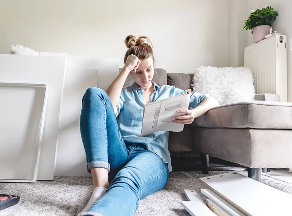 Young Woman Assembling New Furniture Home — Stock Photo, Image