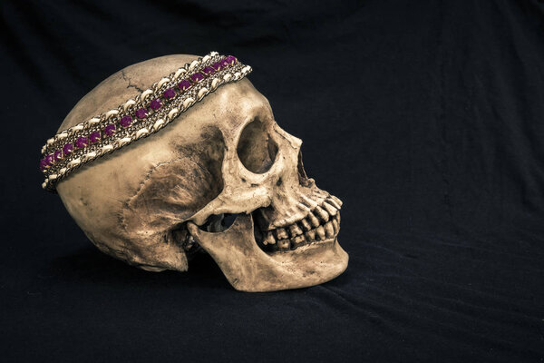 Still life with a human skull with the old, in with the diamond 