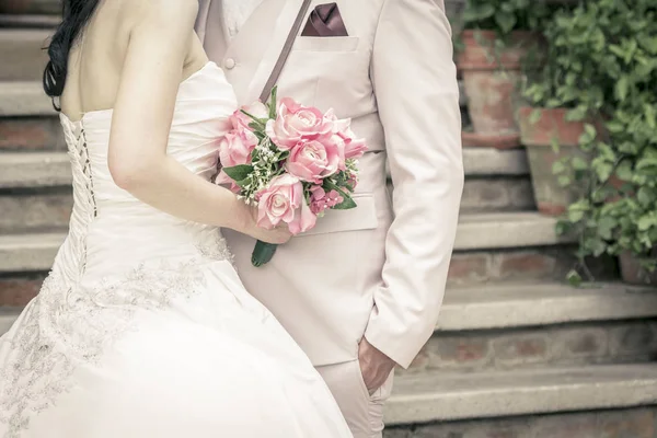 O noivo e a noiva juntos. Casamento casal — Fotografia de Stock