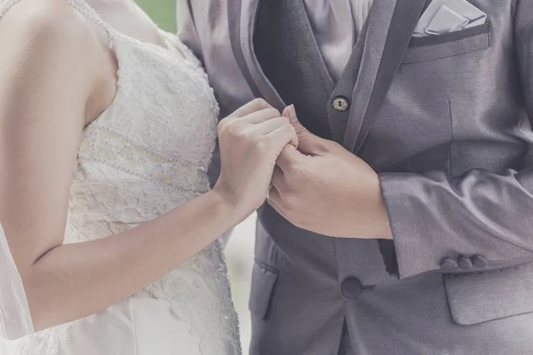 O noivo e a noiva juntos. Casamento casal — Fotografia de Stock