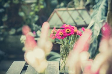 Vazo çiçek Vintage tarzı açık çeşitli türde yaşayan