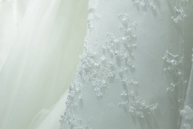 Gelinlik üzerinde güzel nakış 