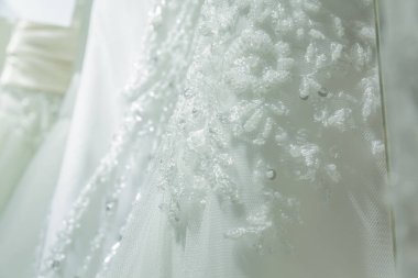 Gelinlik üzerinde güzel nakış 