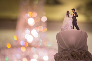 Vintage düğün pastası bokeh arka plan, filtre uygulanmış görüntü 