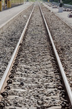 Demiryolu raylar
