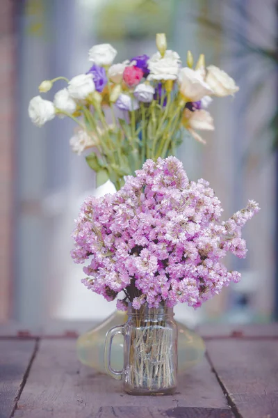 一束美丽的鲜花适合各种场合 — 图库照片