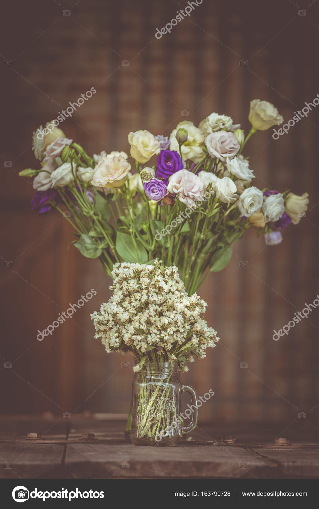 Bouquet De Mariage Des Fleurs Blanches Et Roses Photo Stock
