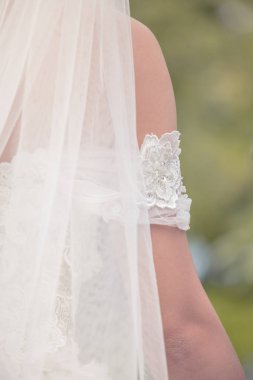 Güzel bir dizi kapalı geri gelin peçe 