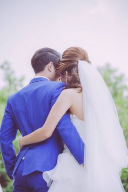 Birbirimizi mutlu sarılma çift çift durdu 