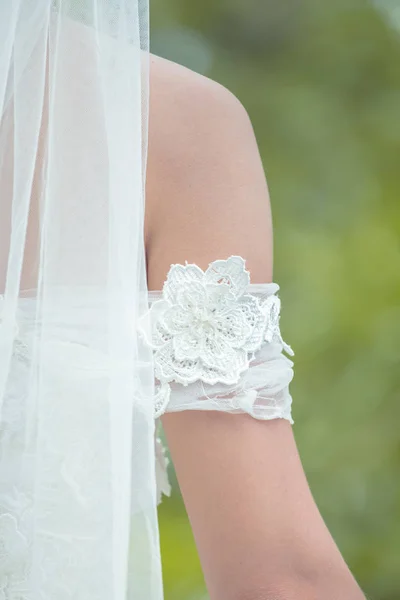 Back bridal veils off the set with a beautiful — Stock Photo, Image