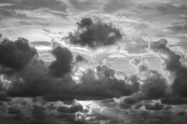 Kabarık bulutlar ve güzel ağır hava weath romantik günbatımı gökyüzü