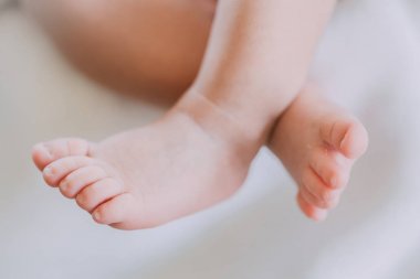 Fotoğraflara yakından minik bebek ayak 