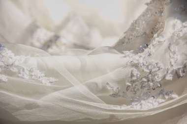 Gelin elbise kumaş ve güzel nakış weddi detayları