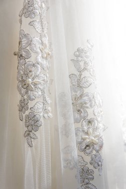 Gelin elbise kumaş ve güzel nakış weddi detayları