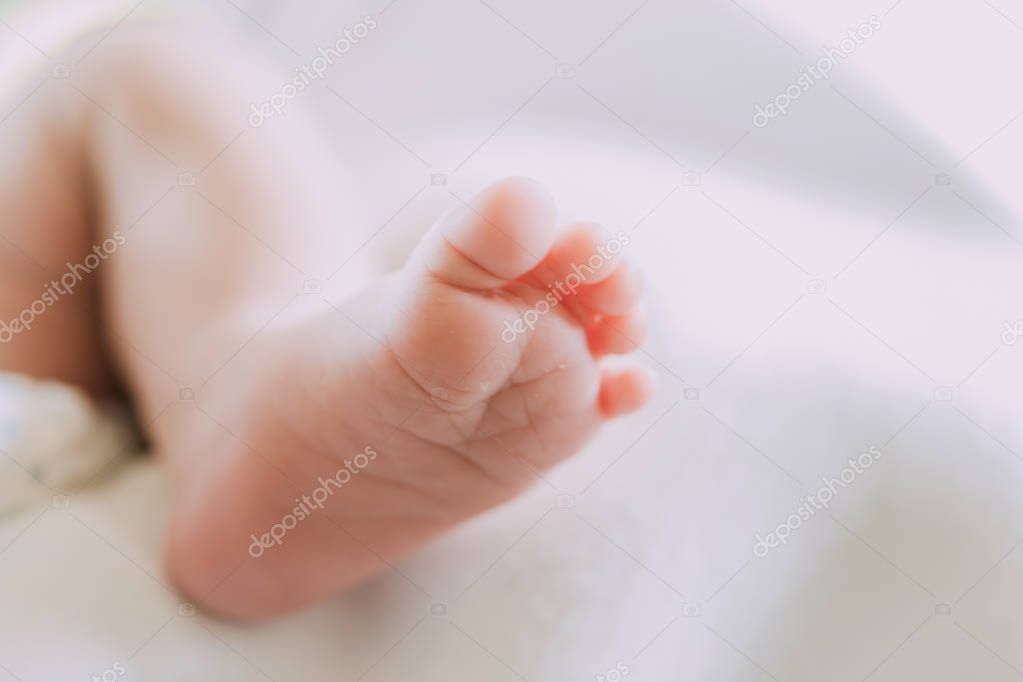 Photos closely at the foot of tiny baby 