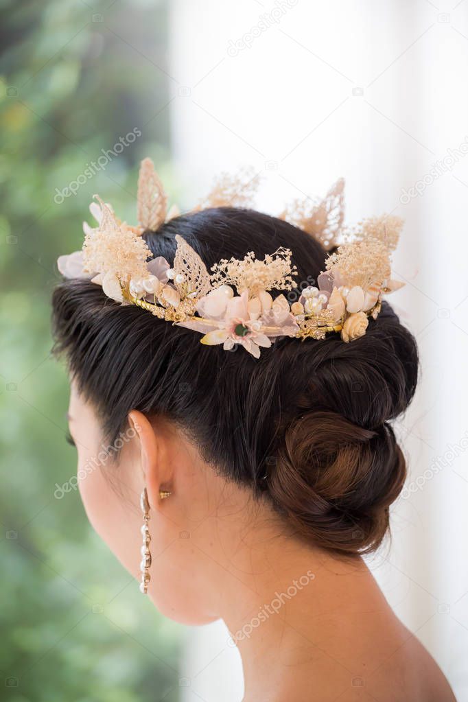 Bridal hairstyles to crown fashion accessories 