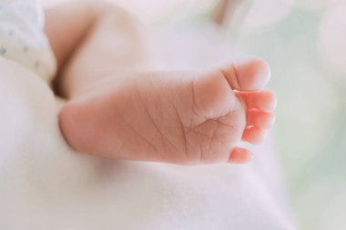 Fotoğraflara yakından minik bebek ayak 