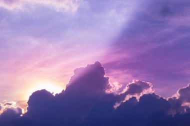 pastel renkli güneş ve bulut arka plan 