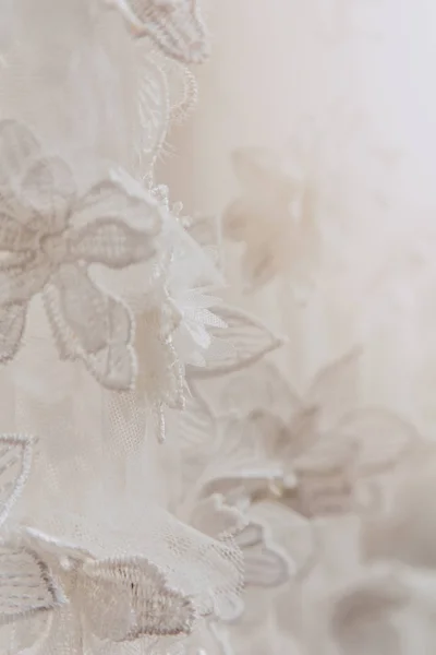 Detalhes do vestido de noiva tecido e belo bordado weddi — Fotografia de Stock