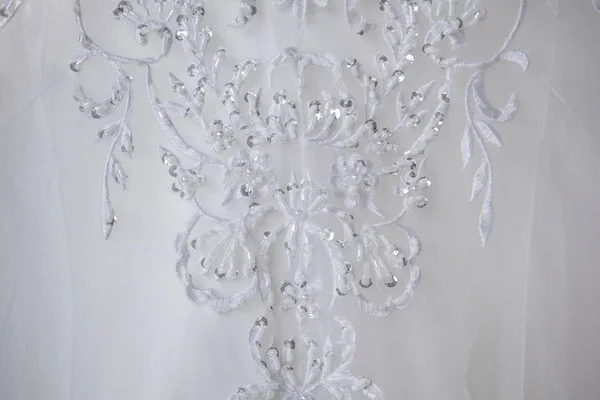 Detalles de la novia vestido de tela y hermoso bordado weddi — Foto de Stock