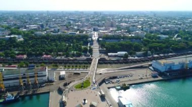 Liman üzerinde uçuş. Odessa 'da. Gemiler ve deniz