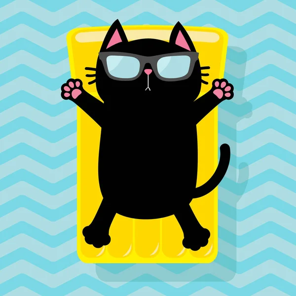 Schwarze Katze schwimmt auf gelber Matratze — Stockvektor