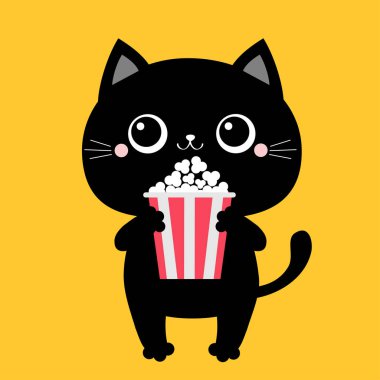 Kara kedi elinde patlamış mısır yiyor. Sinema tiyatrosu. Tatlı çizgi film kawaii komik karakter. Film şovu. Kedi yavrusu film izliyor. Sarı arka plan. İzole edilmiş. Düz tasarım