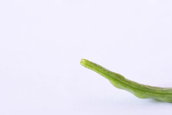 Schneeerbse isoliert auf weißem Hintergrund — Stockfoto