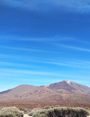 Tenerife 'deki Teide volkanının panoramik görüntüsü mavi gökyüzü, Kanarya Adası, İspanya