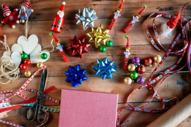 çeşitli Noel süsleri 