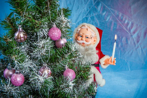 Weihnachtsbaum mit Weihnachtsmann — Stockfoto