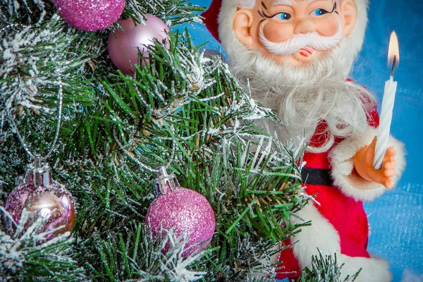 Weihnachtsbaum mit Weihnachtsmann — Stockfoto