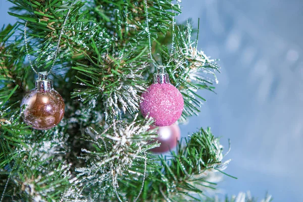 Weihnachtsbaum geschmückt. — Stockfoto