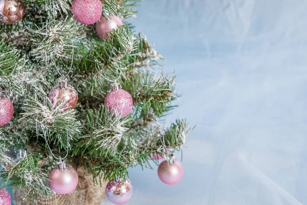 Weihnachtsbaum geschmückt. — Stockfoto