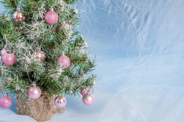 Weihnachtsbaum geschmückt. — Stockfoto