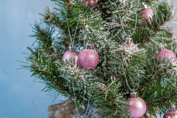 Vánoční stromeček zdobený. — Stock fotografie