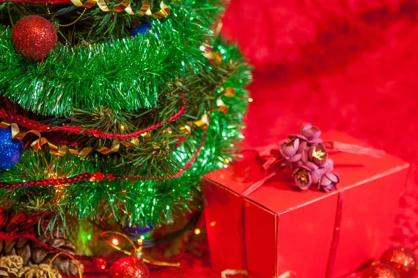 Kerstboom versierd. — Stockfoto